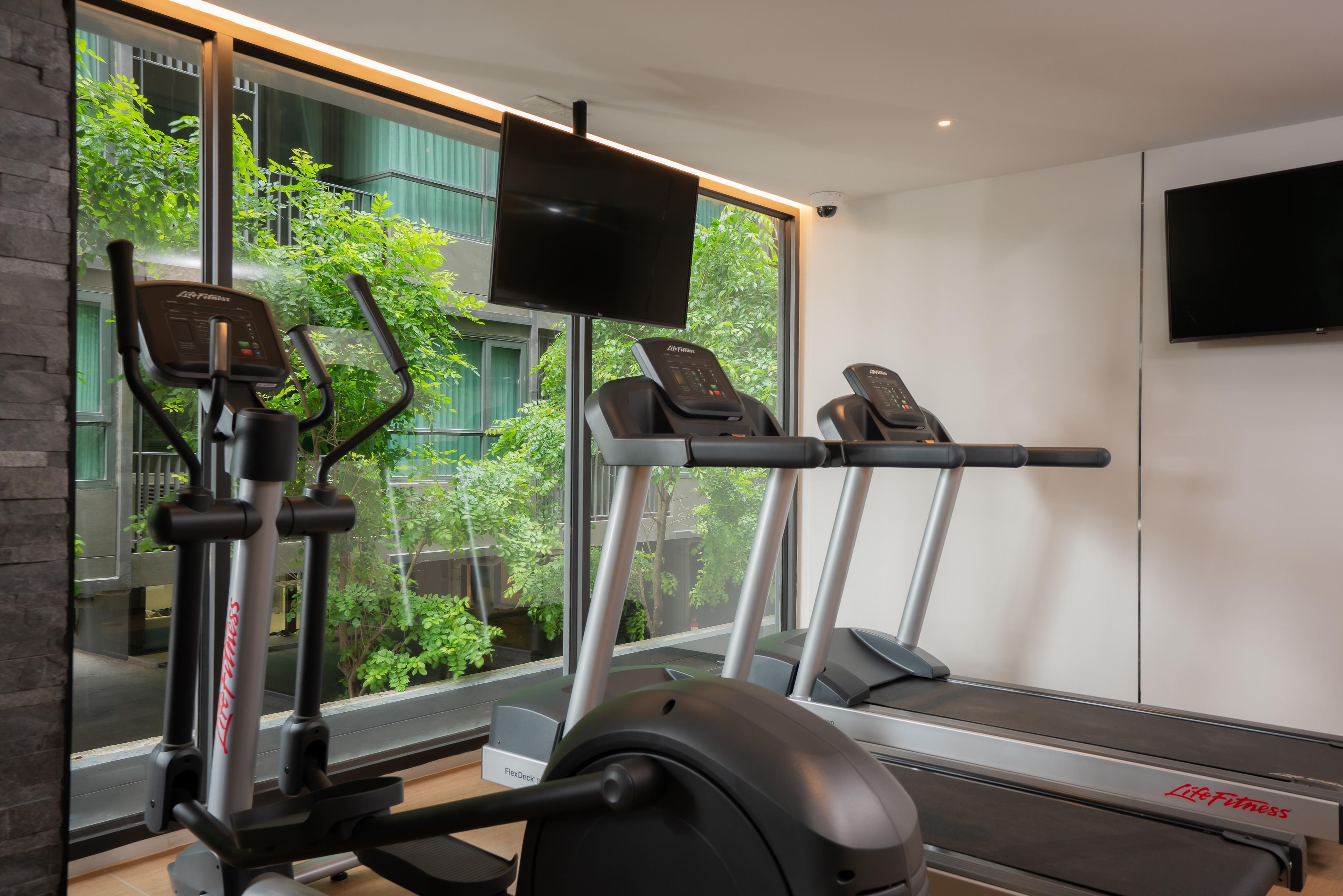 Bayphere Hotel Pattaya Jc Na Chom Thian Ngoại thất bức ảnh The gym at the hotel