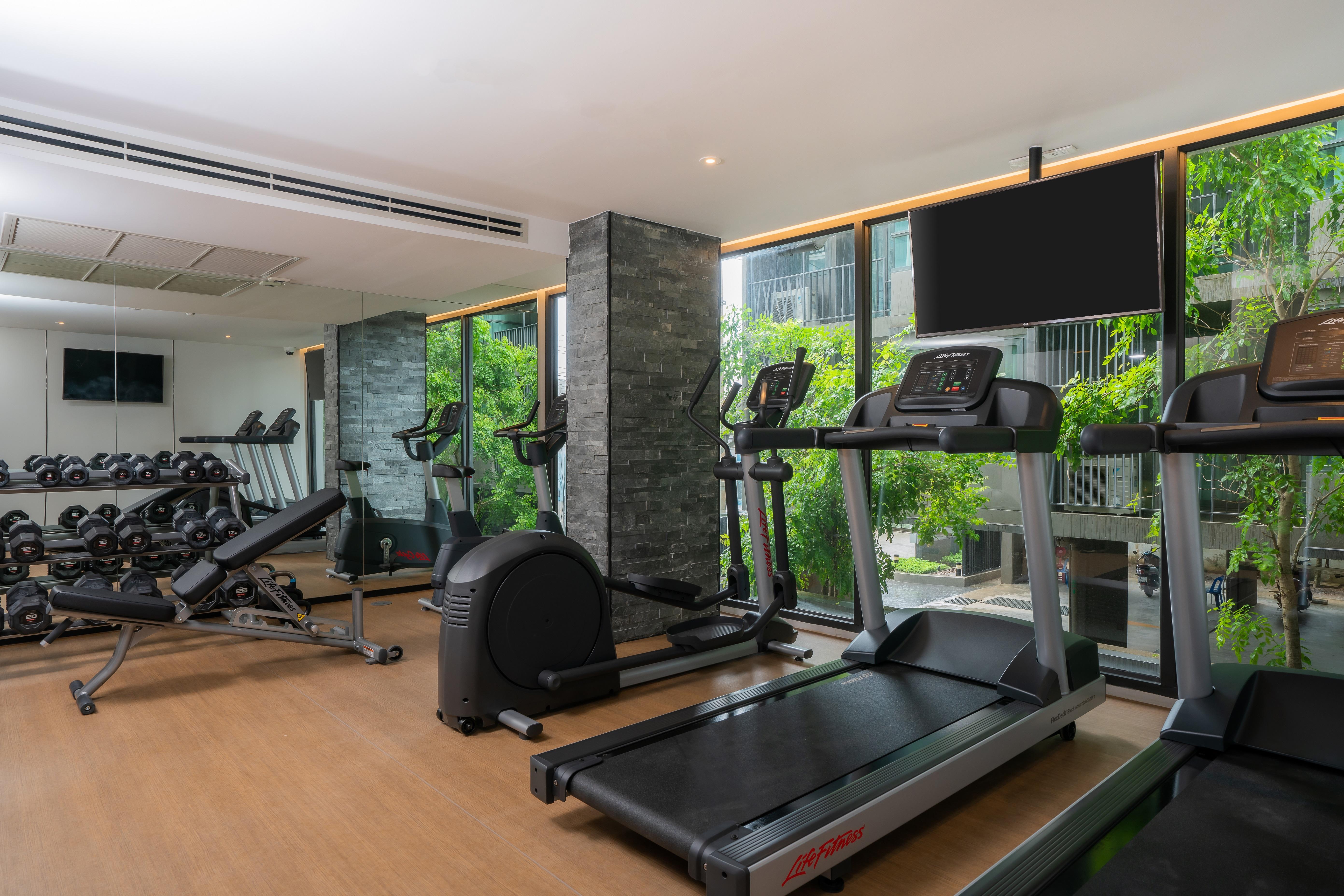 Bayphere Hotel Pattaya Jc Na Chom Thian Ngoại thất bức ảnh The gym at the hotel