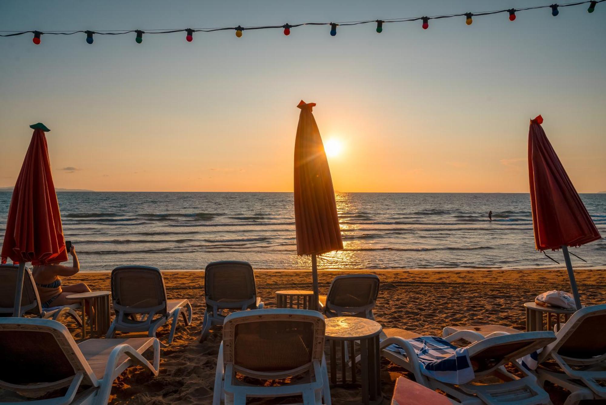 Bayphere Hotel Pattaya Jc Na Chom Thian Ngoại thất bức ảnh Sunset at the beach